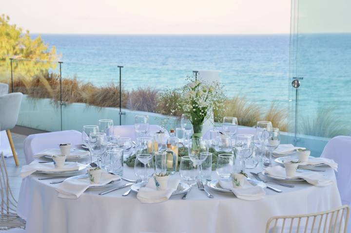 Χαλαρώνοντας με εκπληκτική θέα από ψηλά - Seasabelle Hotel - Αρτέμιδα Αττική
